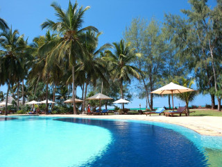 BLUEBAY BEACH RESORT & SPA