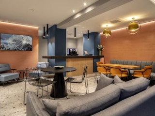 BOB W AKADIMIA ATHENS