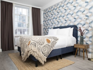 BOB W COMMERCIAL HOUSE