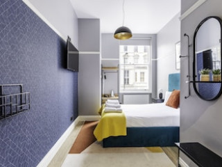 BOB W LONDON EARL'S COURT - WARWICK ROAD