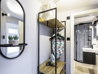 BOB W LONDON EARL'S COURT - WARWICK ROAD