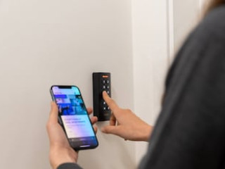 BOB W COMMERCIAL HOUSE