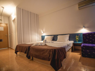 BOHEMI  HOTEL