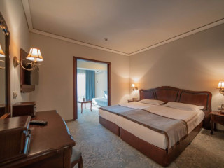 WYNDHAM GRAND MIRABELLO BEACH & VILLAGE
