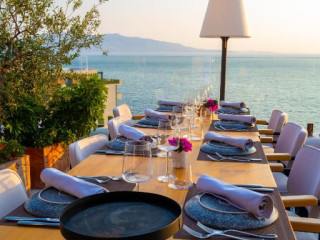 Bougainville Bay Hotel