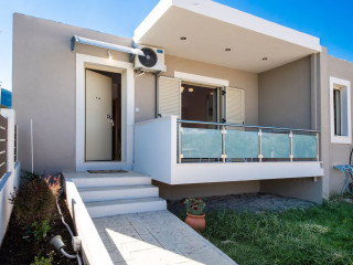 Bounatsa Studios & Apartments