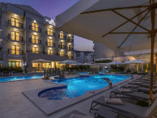BOUTIQUE HOTEL MOMENTUM BY AYCON