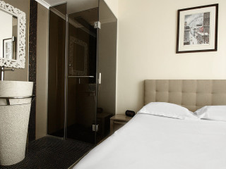 Bridgestreet Champs Elysees Hotel