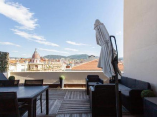 BRIGHT FLAT WITH AN EXCEPTIONAL TERRACE AT THE HEART OF NICE - WELKEYS