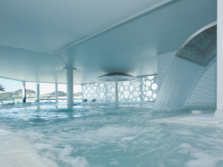 Bull Reina Isabel and Spa