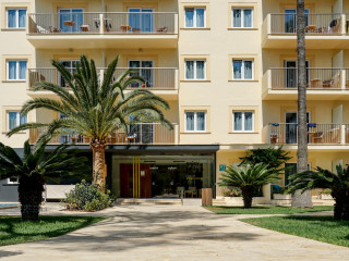 Cabot Tres Torres Apartments