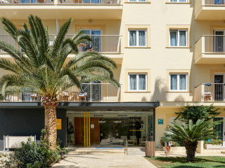 Cabot Tres Torres Apartments