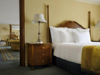 Cairo Marriott Hotel & Omar Khayyam Casino