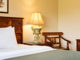 Al Hamra Village Hotel 