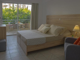 Amira Hotel