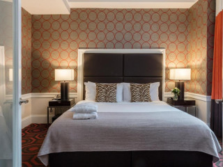 Empire Hotel