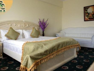 Royal cm Camere de inchiriat