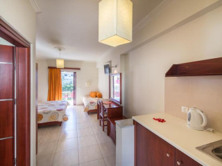 Canadian Hotel