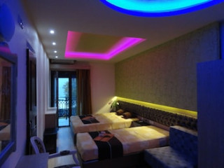 CAPTAIN'S BEACH APARTMENTS