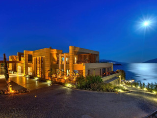 Caresse, a Luxury Collection Resort & Spa