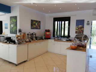 Carisa Suites and Apartments