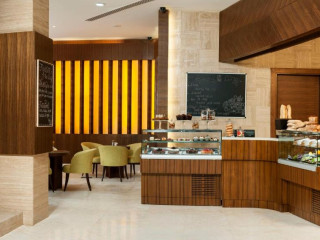 Carlton Downtown Hotel