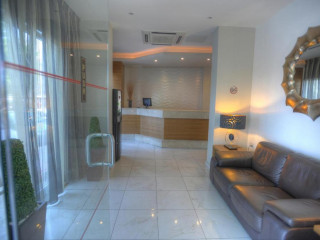 Carlton Hotel