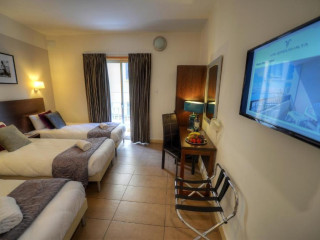 Carlton Hotel