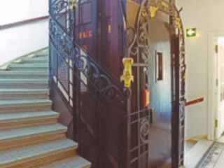 Carlton Opera