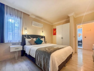 CARRINGTON SUITES HOTEL