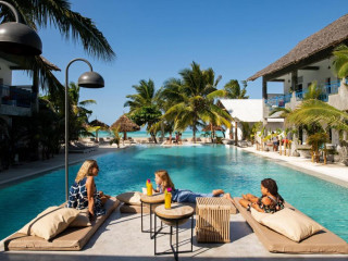 Casa Beach Hotel 