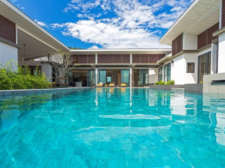 CasaBay Luxury Pool Villas