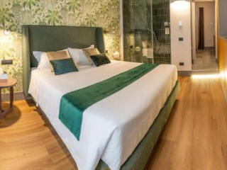 CASTEL SANT´ANGELO LUXURY ROOMS AND TOUR