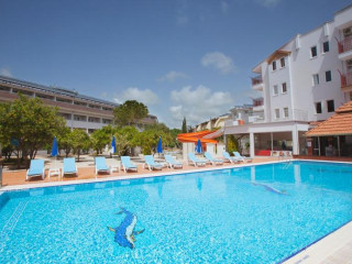 CATS GARDEN HOTEL