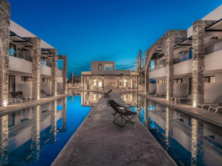 Cavo Suites