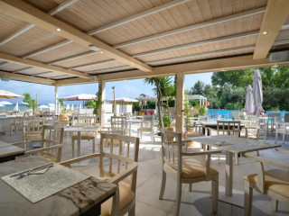 Cavomarina Beach Hotel