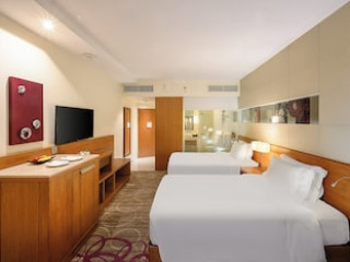 CENTARA GRAND AT CENTRAL PLAZA LADPRAO (SHA)