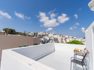 Central Fira Suites
