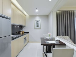 CENTRE POINT CHIDLOM (SHA)