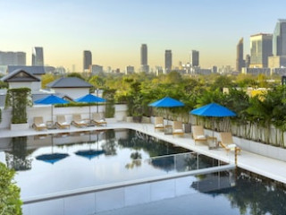 CENTRE POINT SUKHUMVIT SOI 10 (SHA)