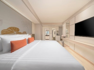 CENTRE POINT SUKHUMVIT SOI 10 (SHA)