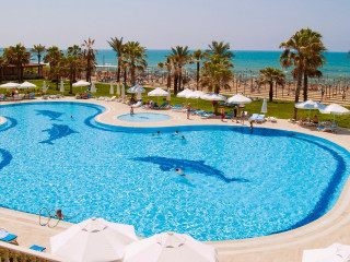 Cesars Side Resort