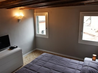 CHARMING VENICE APARTMENTS
