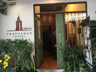 CHETUPHON GATE