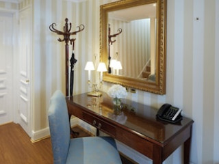 CHEVAL THORNEY COURT