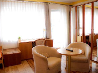 Chicken King's Rooms
