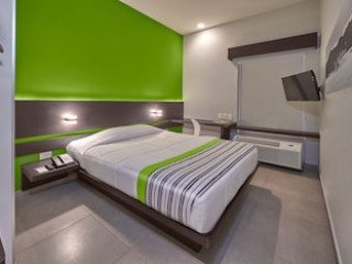 CITY EXPRESS JUNIOR CANCUN