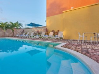 CITY EXPRESS JUNIOR CANCUN