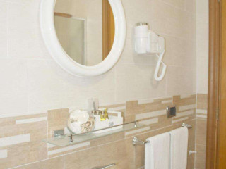 Beatrix 2000 - Caliu Apartments