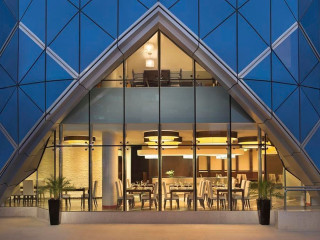 City Seasons Towers Hotel